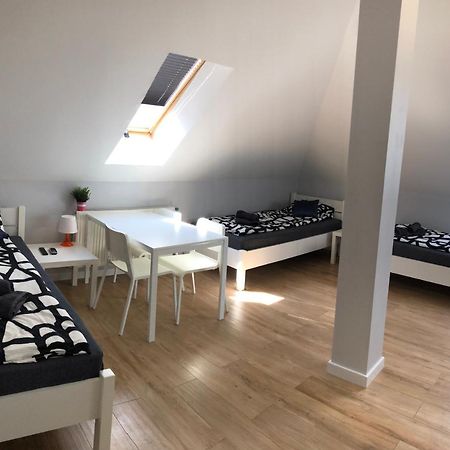 Klimatyzowane Apartamenty I Pokoje Przy Targach Келце Екстериор снимка
