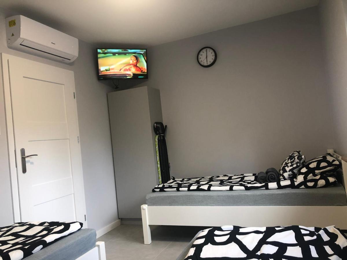 Klimatyzowane Apartamenty I Pokoje Przy Targach Келце Екстериор снимка