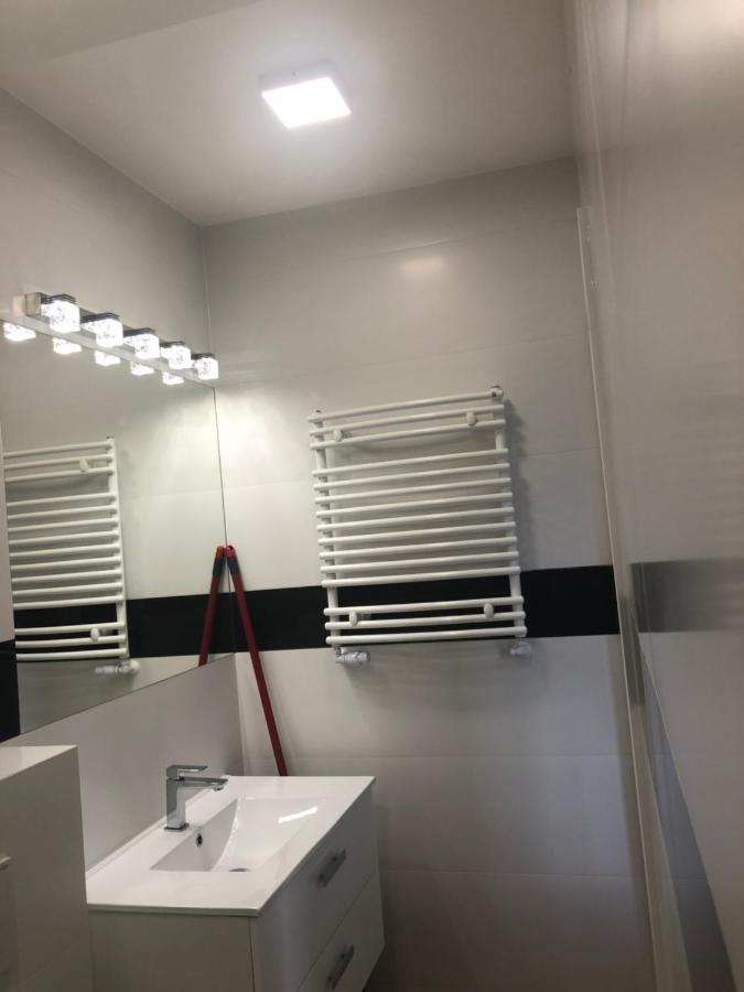 Klimatyzowane Apartamenty I Pokoje Przy Targach Келце Екстериор снимка