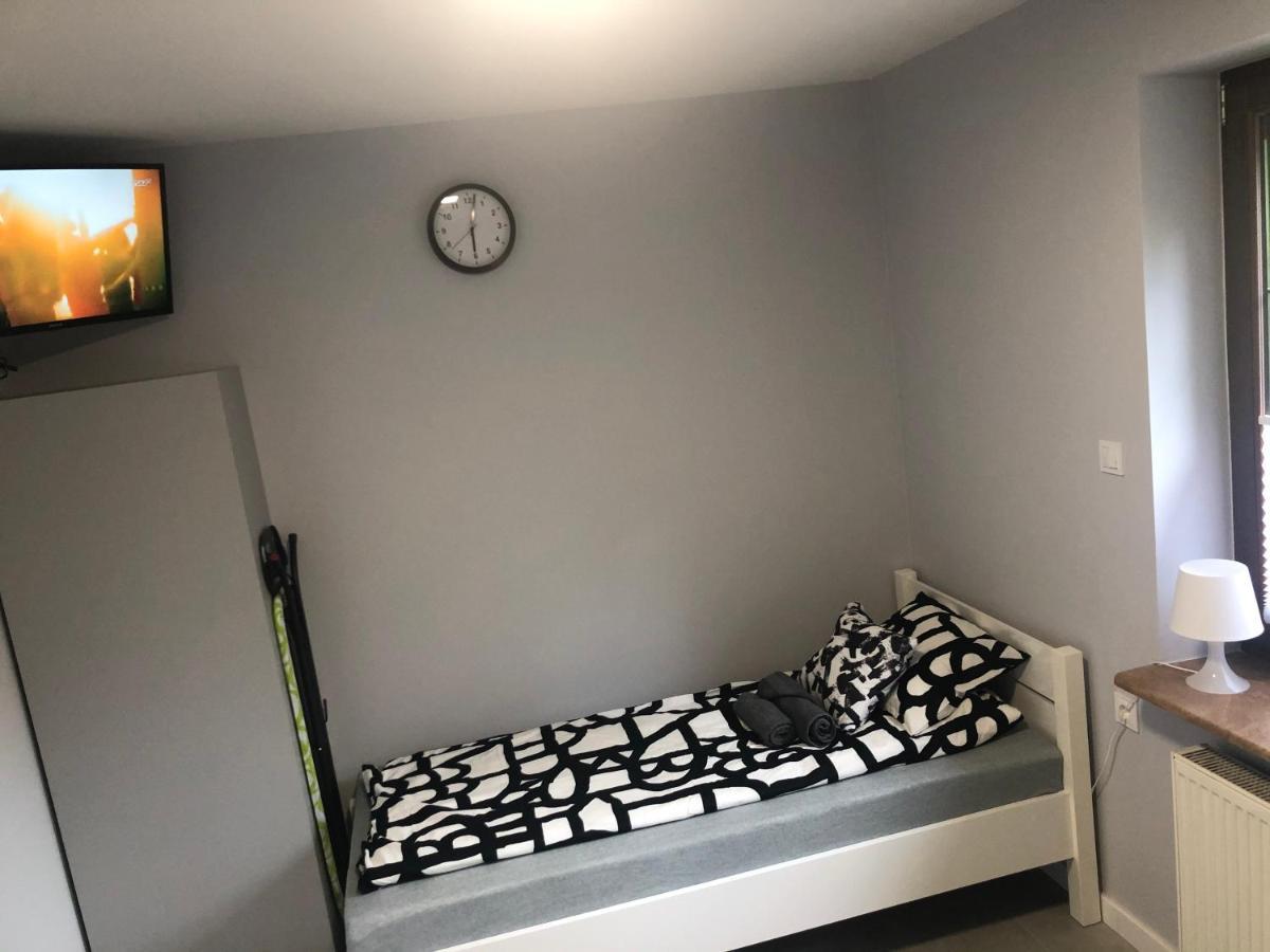 Klimatyzowane Apartamenty I Pokoje Przy Targach Келце Екстериор снимка