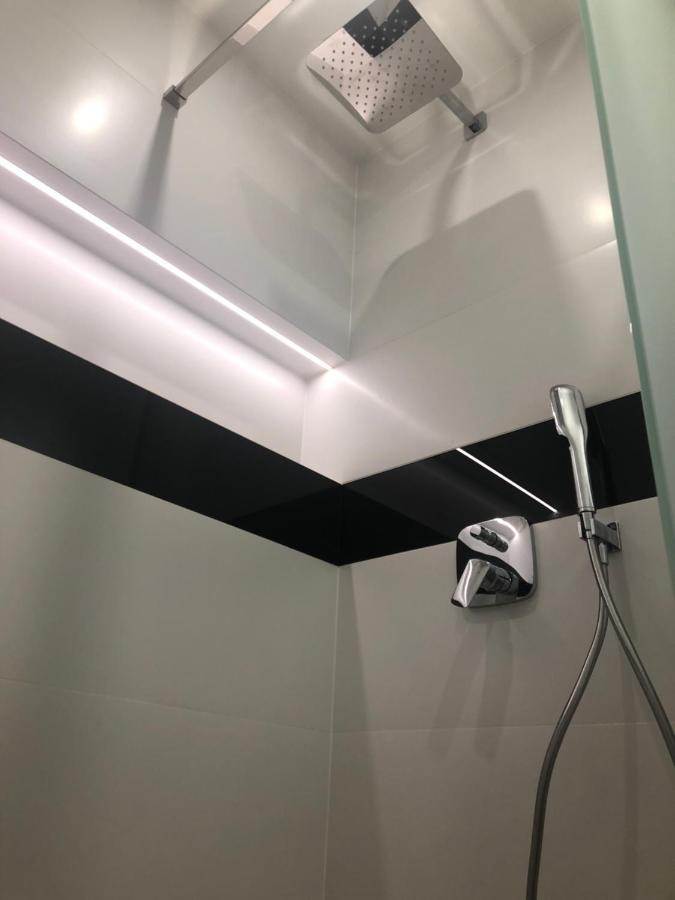 Klimatyzowane Apartamenty I Pokoje Przy Targach Келце Екстериор снимка