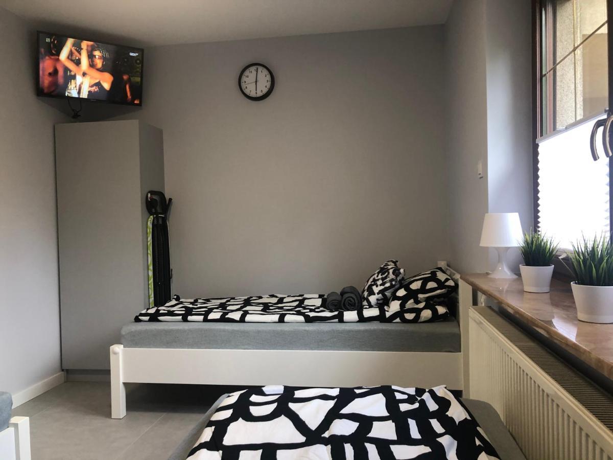Klimatyzowane Apartamenty I Pokoje Przy Targach Келце Екстериор снимка
