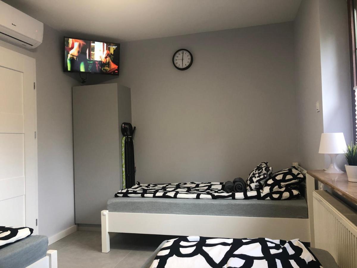 Klimatyzowane Apartamenty I Pokoje Przy Targach Келце Екстериор снимка