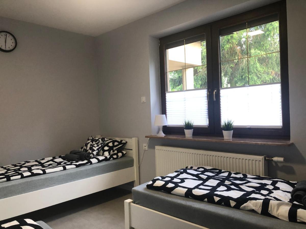 Klimatyzowane Apartamenty I Pokoje Przy Targach Келце Екстериор снимка