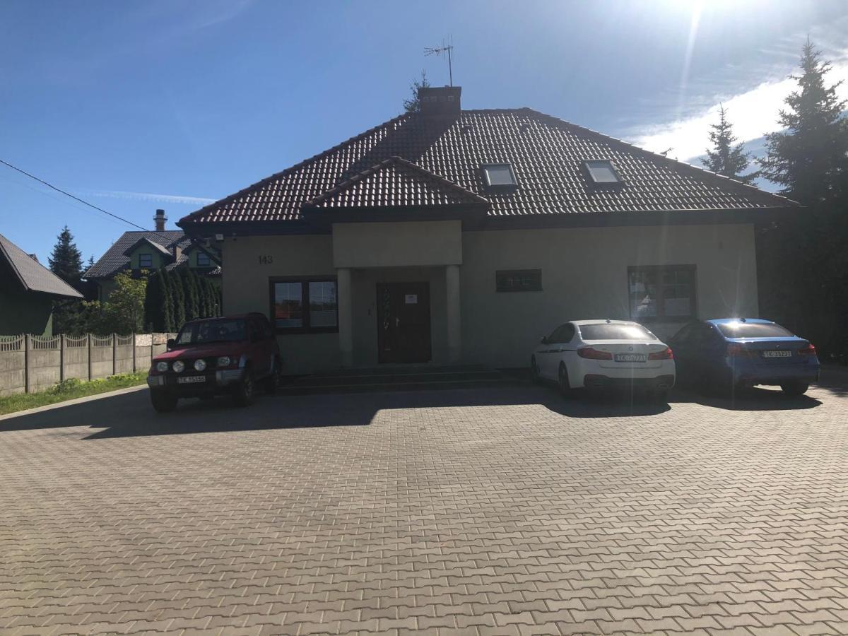 Klimatyzowane Apartamenty I Pokoje Przy Targach Келце Екстериор снимка