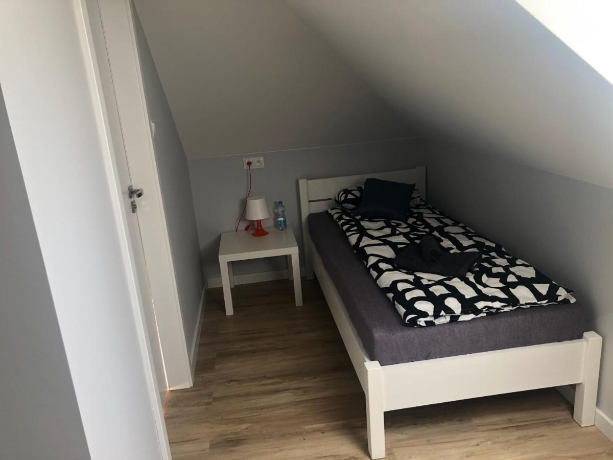 Klimatyzowane Apartamenty I Pokoje Przy Targach Келце Екстериор снимка