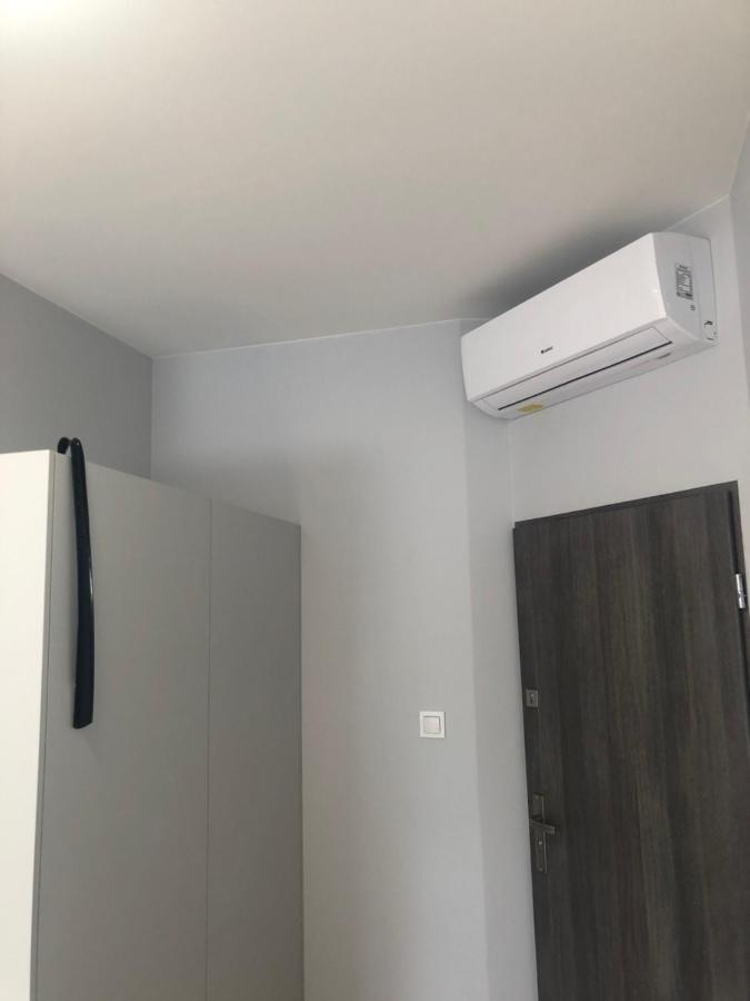 Klimatyzowane Apartamenty I Pokoje Przy Targach Келце Екстериор снимка