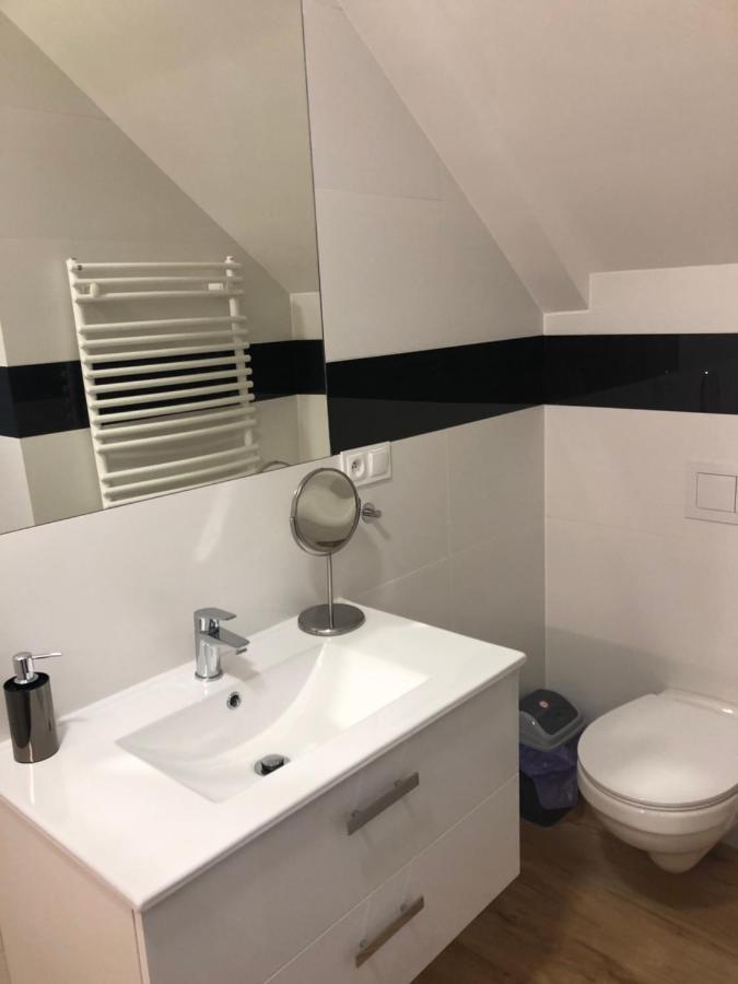 Klimatyzowane Apartamenty I Pokoje Przy Targach Келце Екстериор снимка
