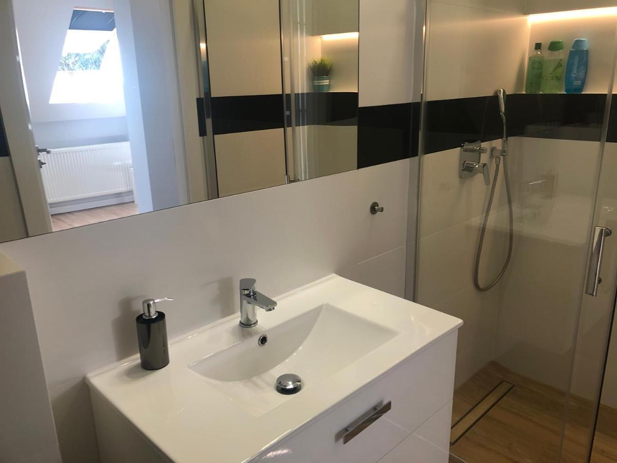 Klimatyzowane Apartamenty I Pokoje Przy Targach Келце Екстериор снимка