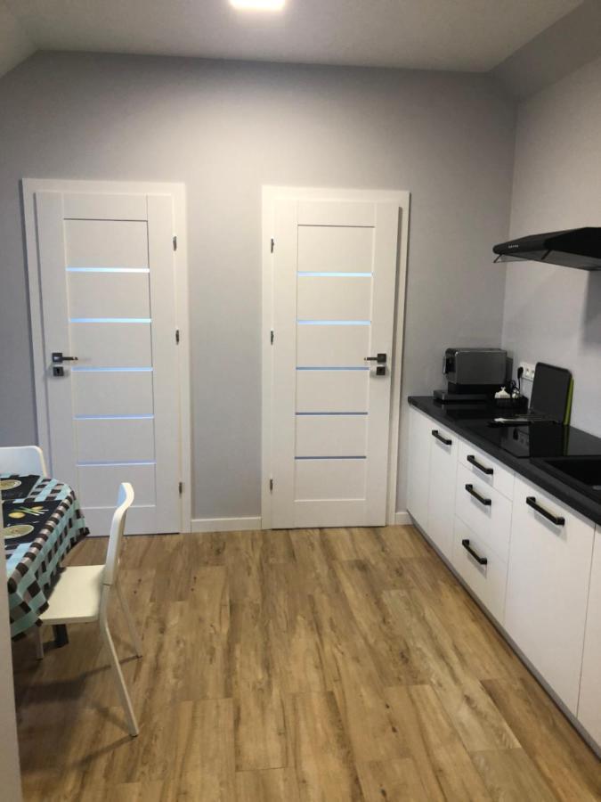 Klimatyzowane Apartamenty I Pokoje Przy Targach Келце Екстериор снимка