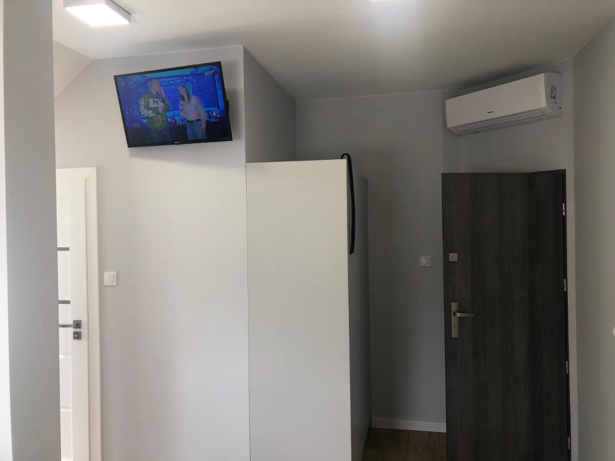 Klimatyzowane Apartamenty I Pokoje Przy Targach Келце Екстериор снимка
