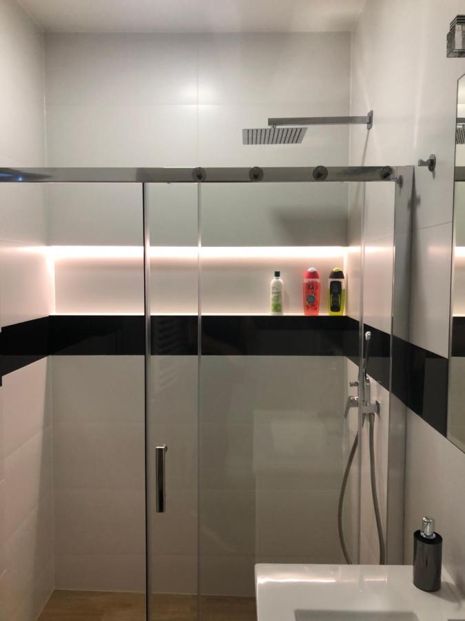 Klimatyzowane Apartamenty I Pokoje Przy Targach Келце Екстериор снимка