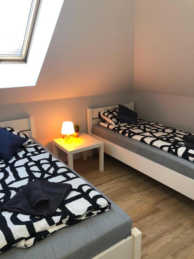Klimatyzowane Apartamenty I Pokoje Przy Targach Келце Екстериор снимка