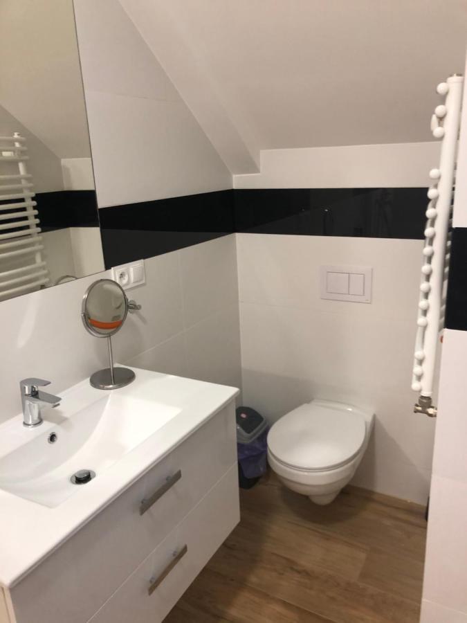 Klimatyzowane Apartamenty I Pokoje Przy Targach Келце Екстериор снимка